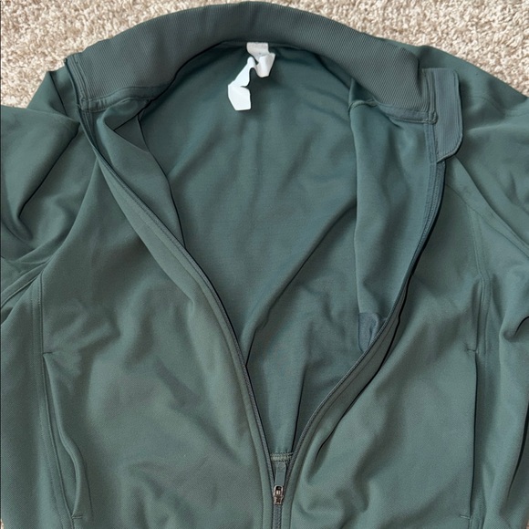 Lululemon track jacket! - Picture 4 of 8